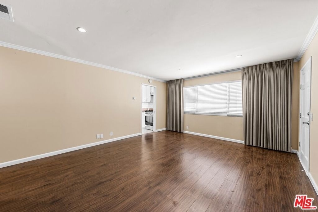 1536 Harvard Street - Photo 3