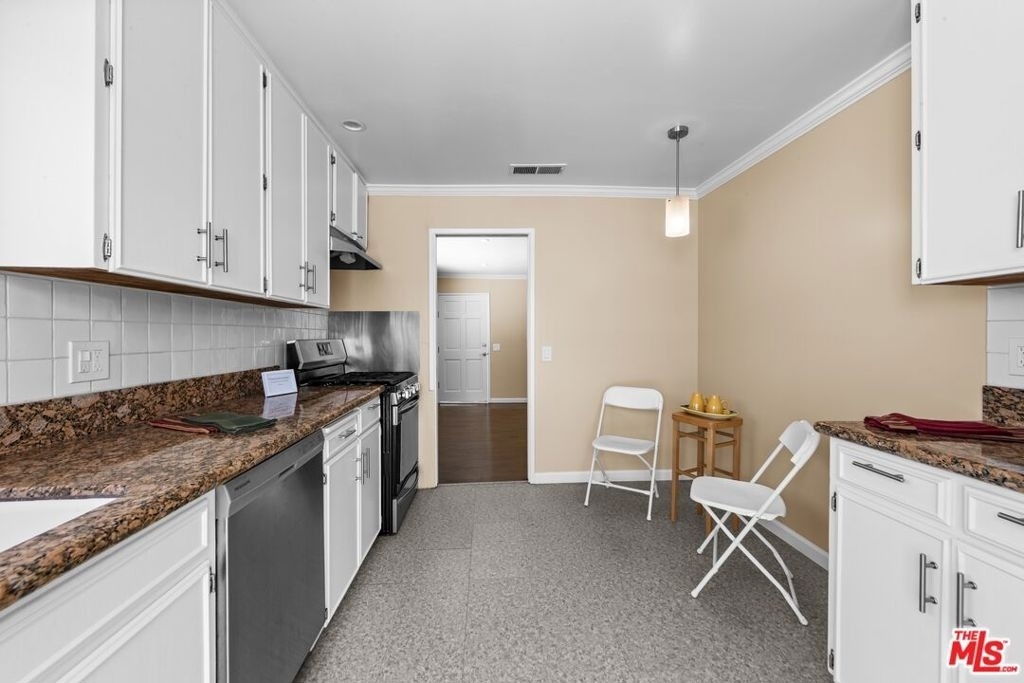 1536 Harvard Street - Photo 5