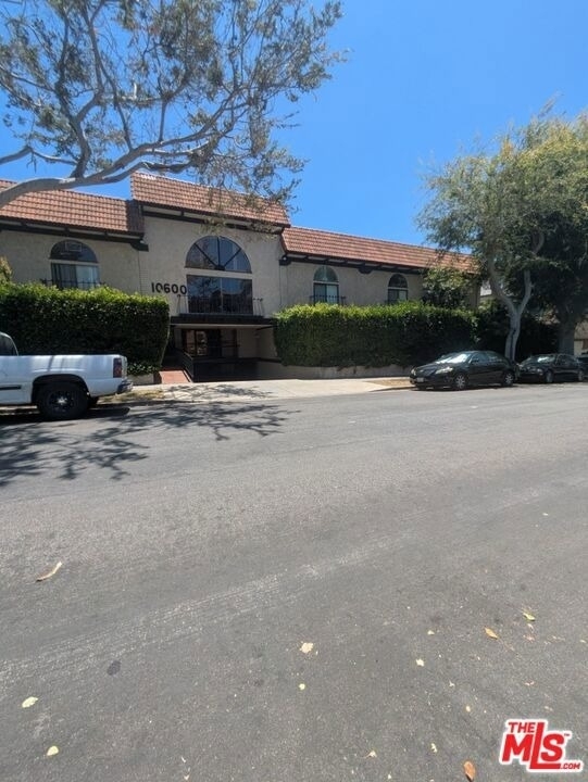 10600 Holman Avenue - Photo 0