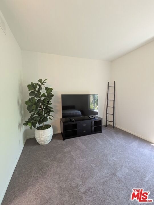 10600 Holman Avenue - Photo 8