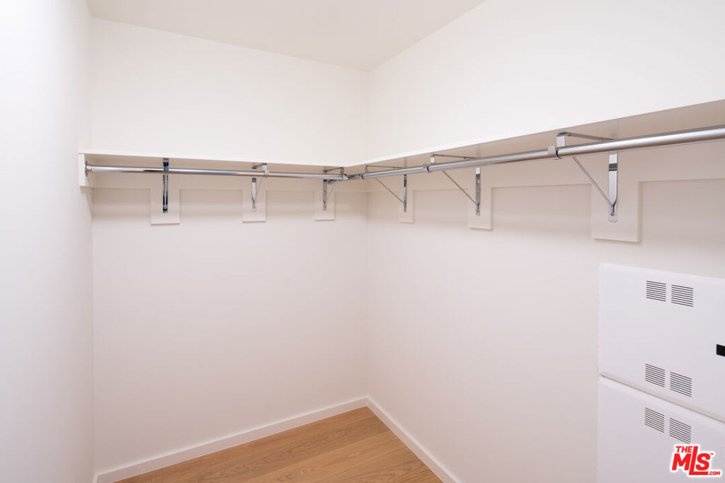 889 Francisco Street - Photo 3