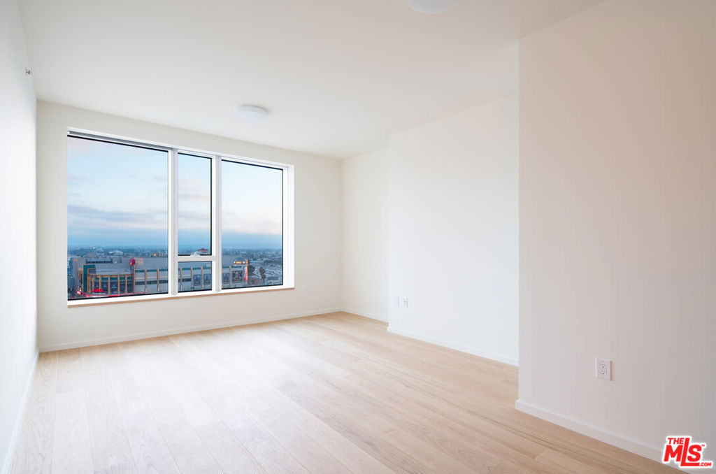 889 Francisco Street - Photo 1