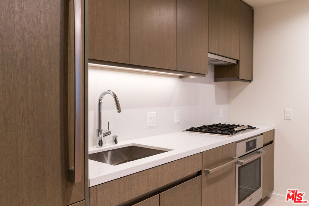 889 Francisco Street - Photo 6