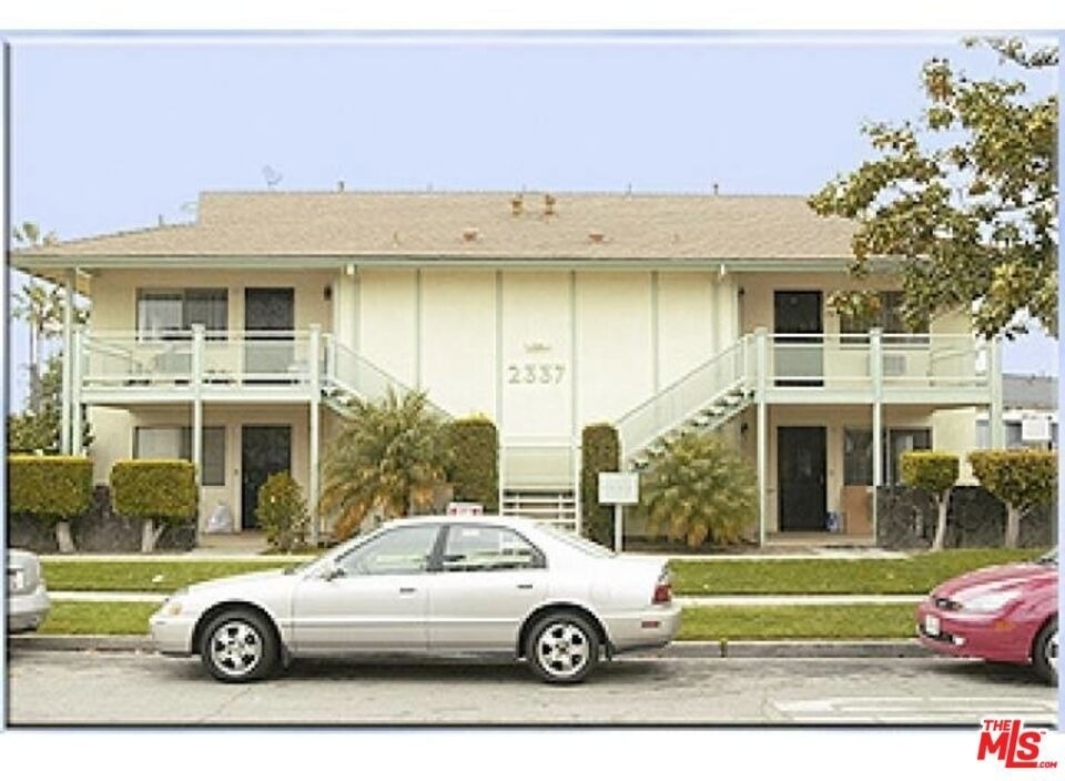 2337 W Gramercy Avenue - Photo 0