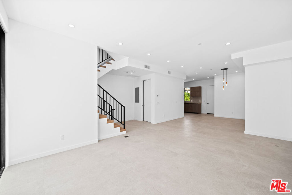 307 N Wilton Place - Photo 1
