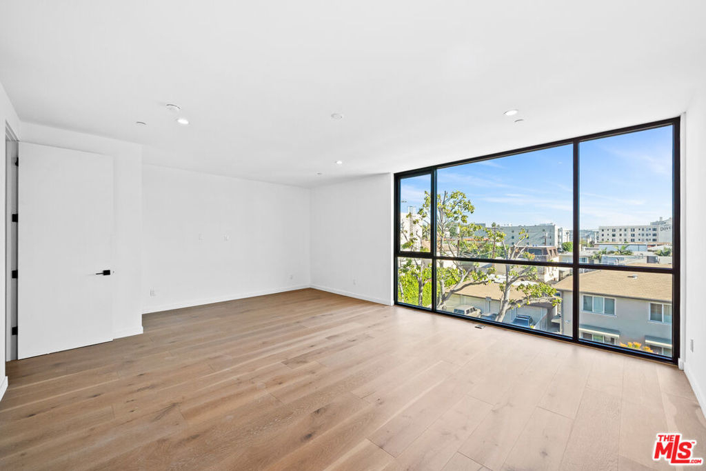 307 N Wilton Place - Photo 5