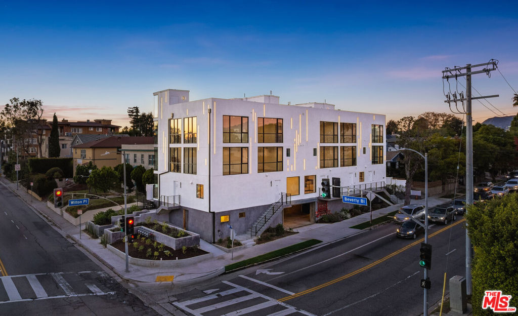 307 N Wilton Place - Photo 11