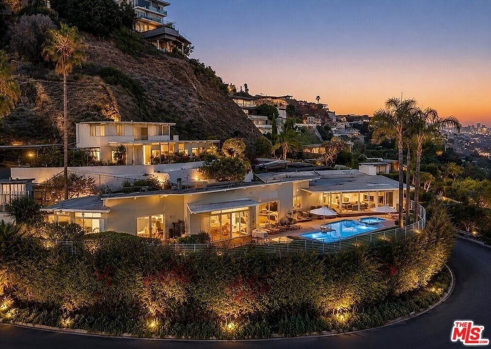 8411 Hollywood Boulevard - Photo 1