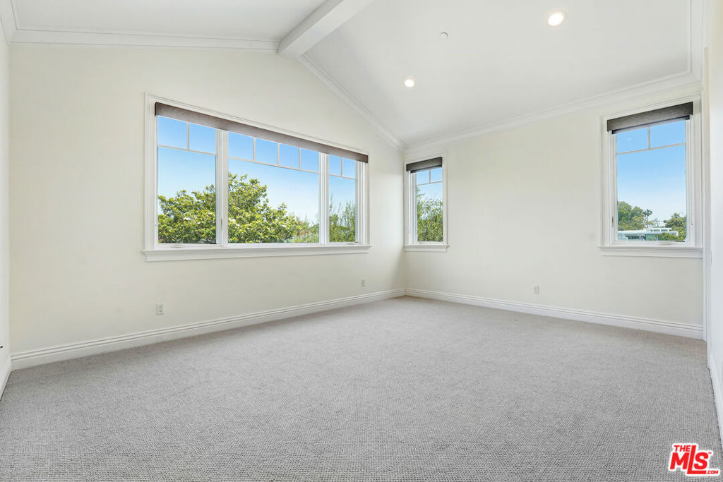 11540 Clover Avenue - Photo 36