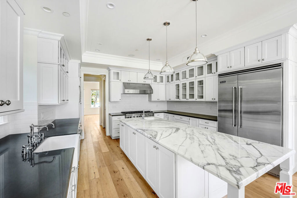 11540 Clover Avenue - Photo 8
