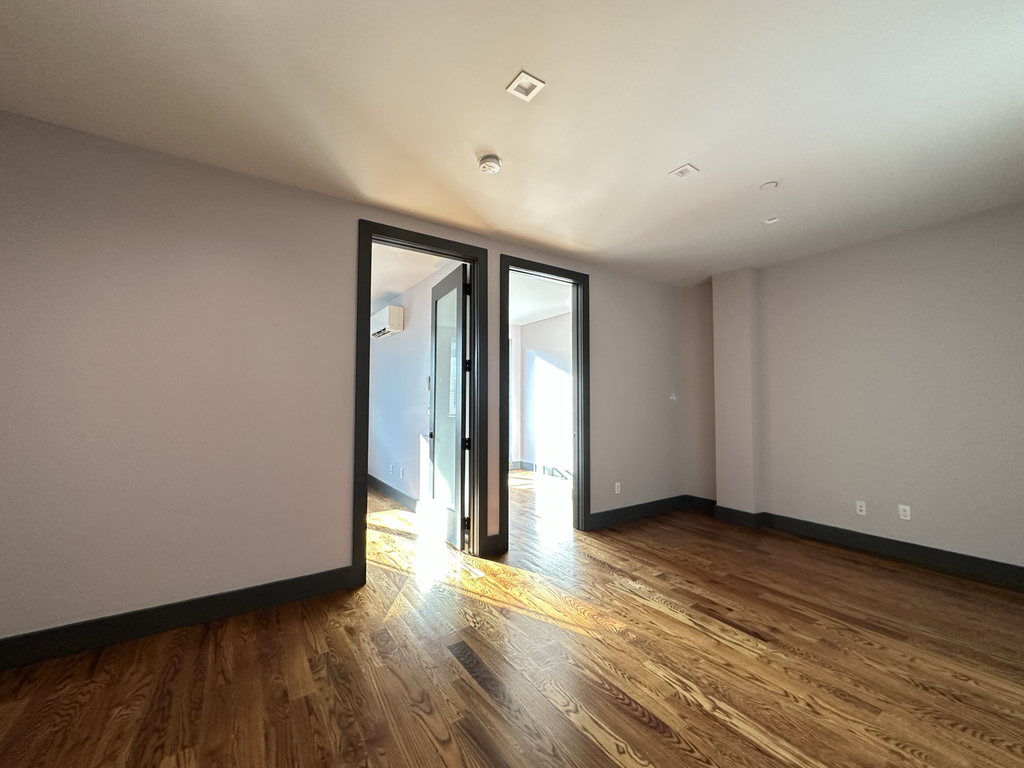 Irving  Ave ,  Gates Avenue - Photo 11