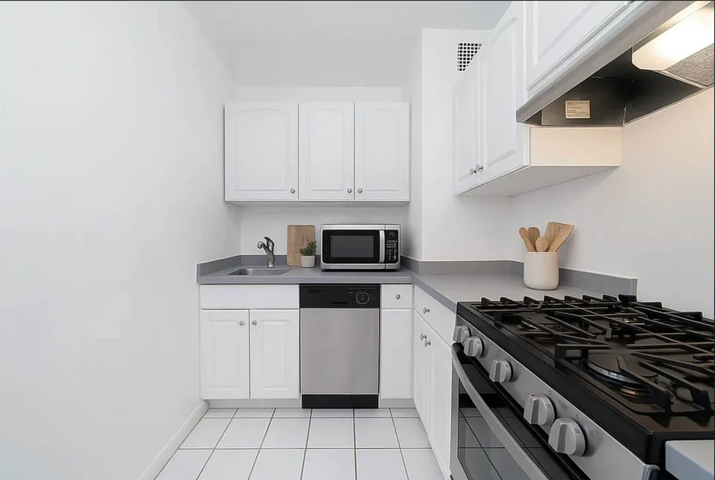  East 36th Street - Photo 2