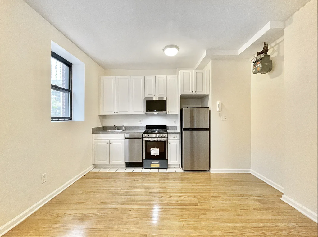West 45th Street - Photo 1