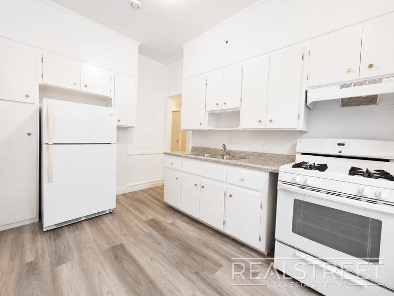 693 East New York Avenue - Photo 2