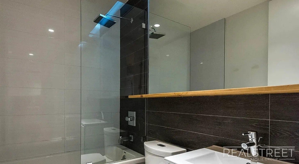185 Leonard Street - Photo 10