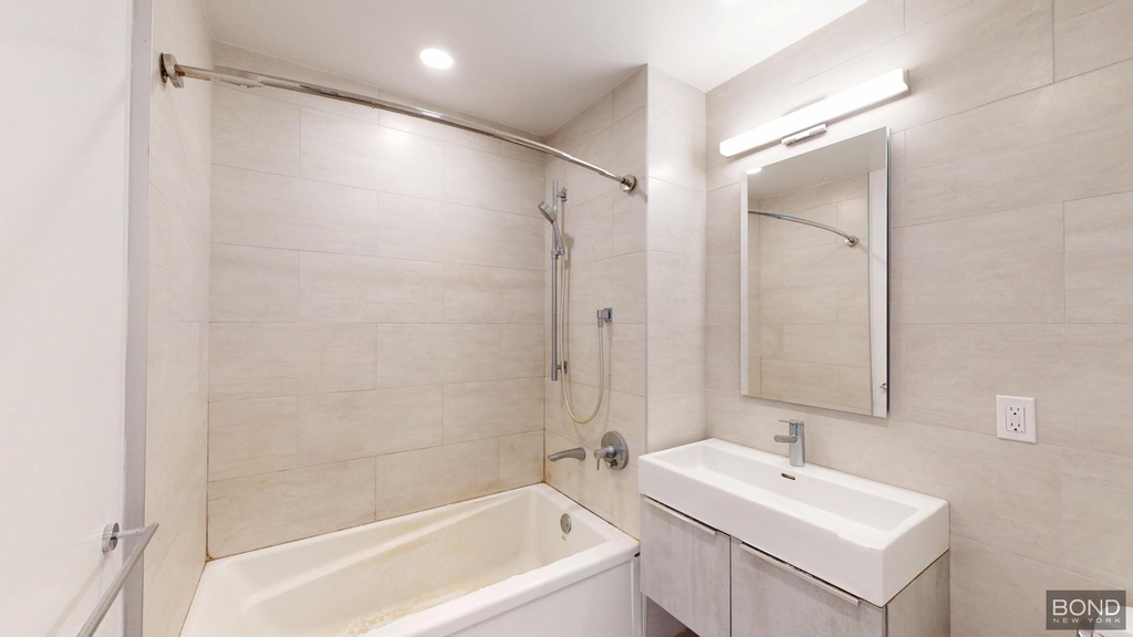 144-74 Northern Boulevard - Photo 7