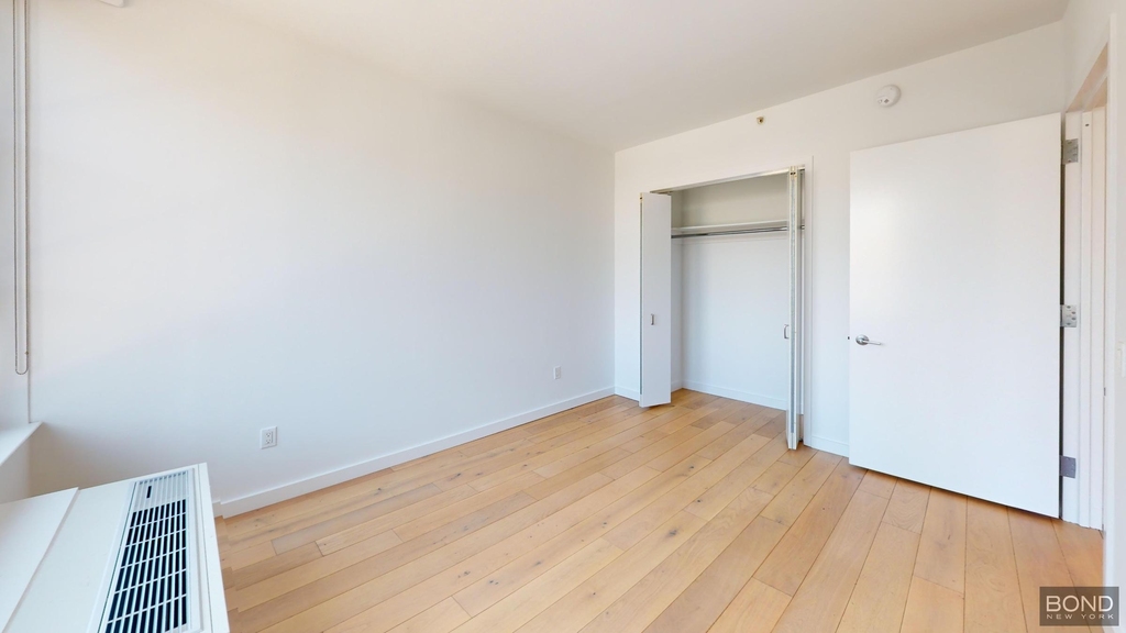144-74 Northern Boulevard - Photo 5