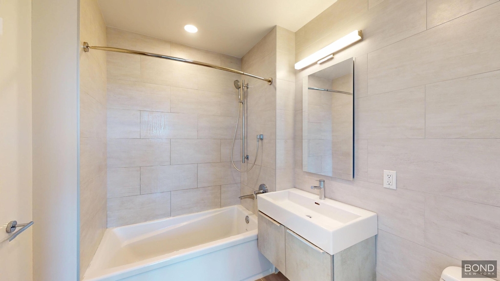 144-74 Northern Boulevard - Photo 9