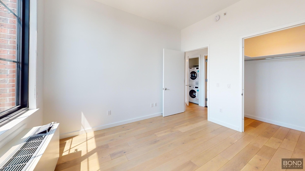 144-74 Northern Boulevard - Photo 7