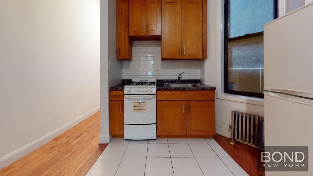East 36 Street - Photo 4