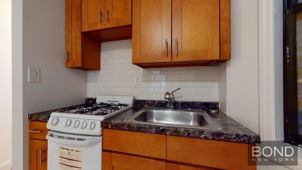 East 36 Street - Photo 7