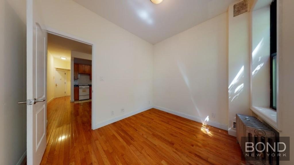 East 36 Street - Photo 6