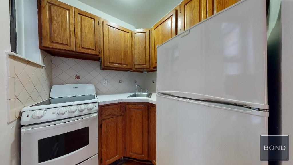 East 93 Street - Photo 2