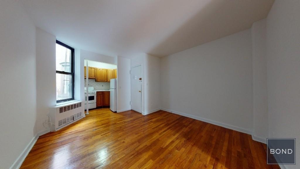 East 93 Street - Photo 0