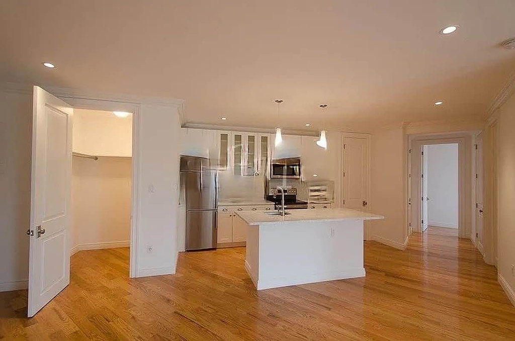 Ocean Parkway - Photo 2