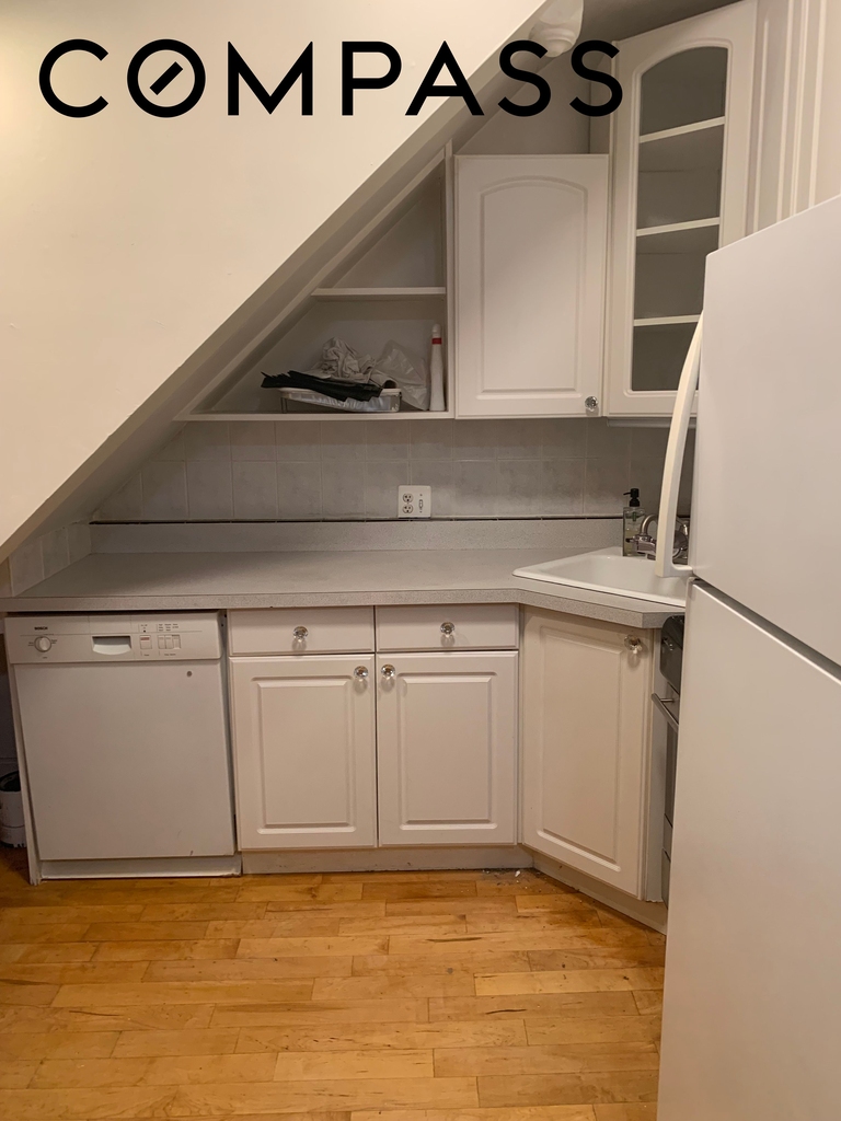 44th Street - Photo 2