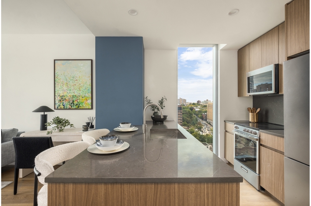 89  Dekalb Ave - Photo 2