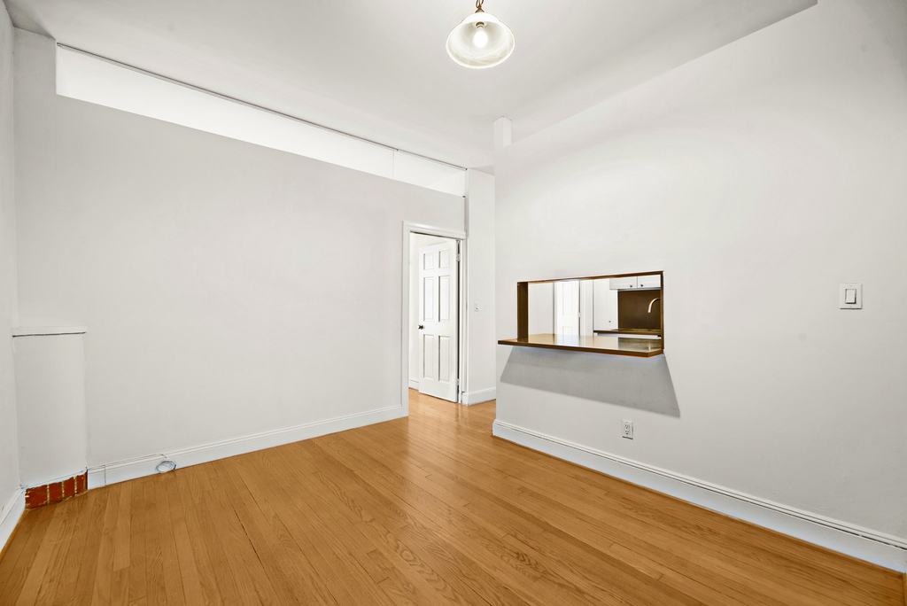 Madison Avenue - Photo 2