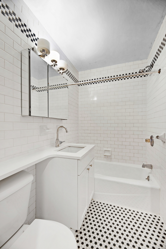 Madison Avenue - Photo 5