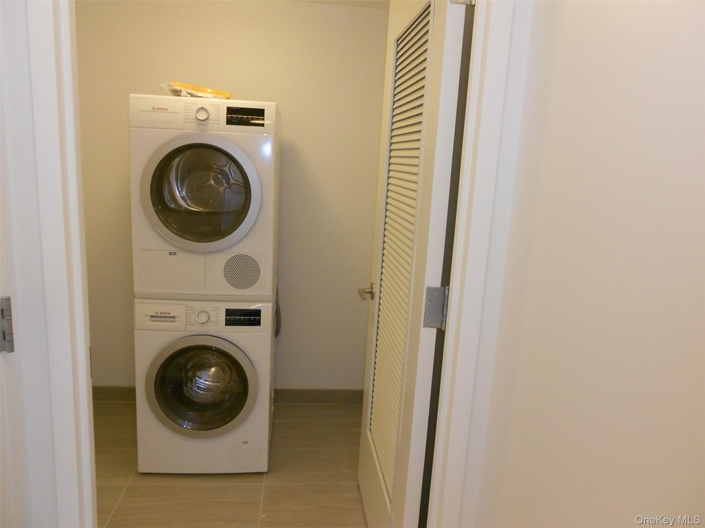 138-35 39 Avenue - Photo 3