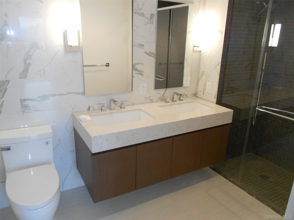 138-35 39 Avenue - Photo 5