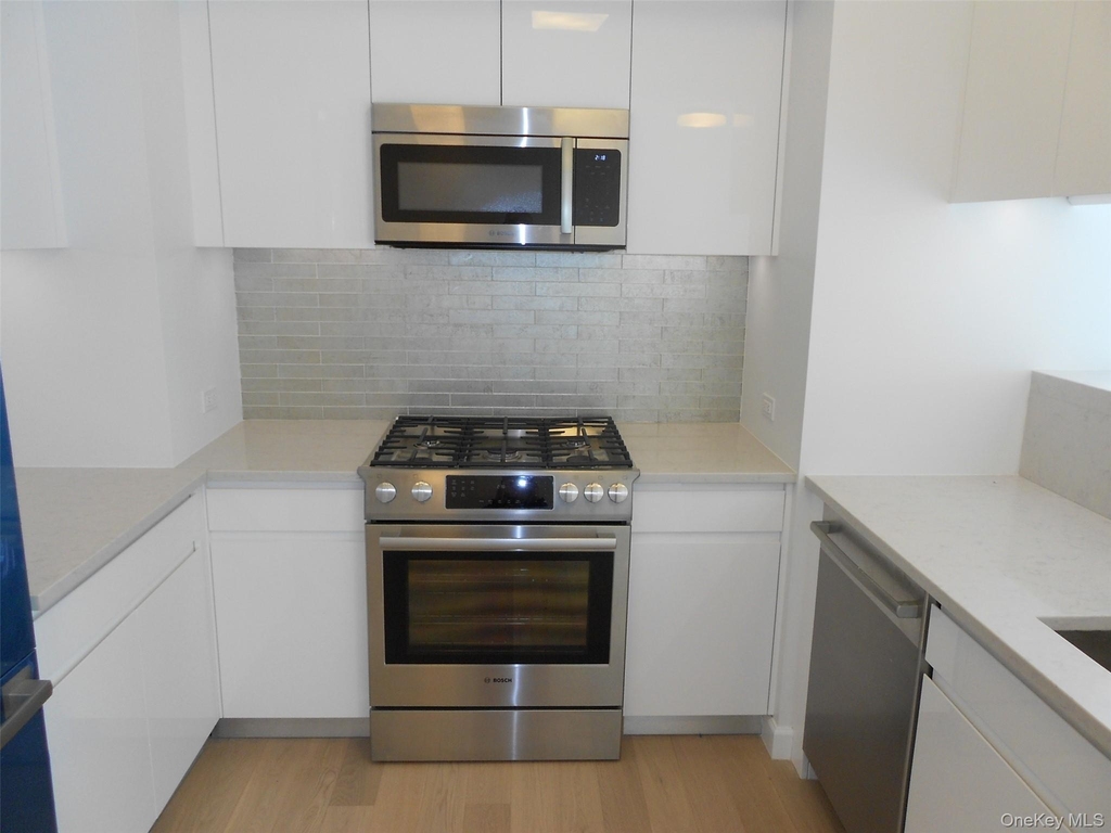 138-35 39 Avenue - Photo 2