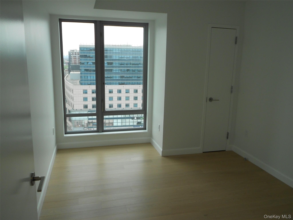 138-35 39 Avenue - Photo 4