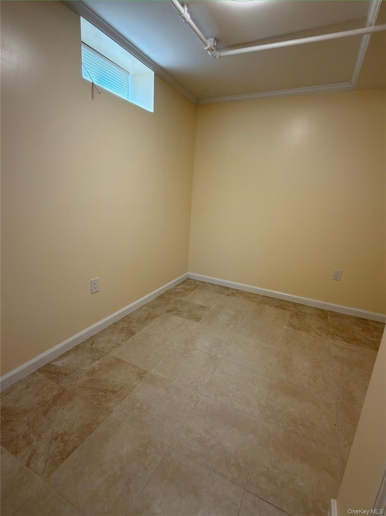 56-40 175 Place - Photo 4