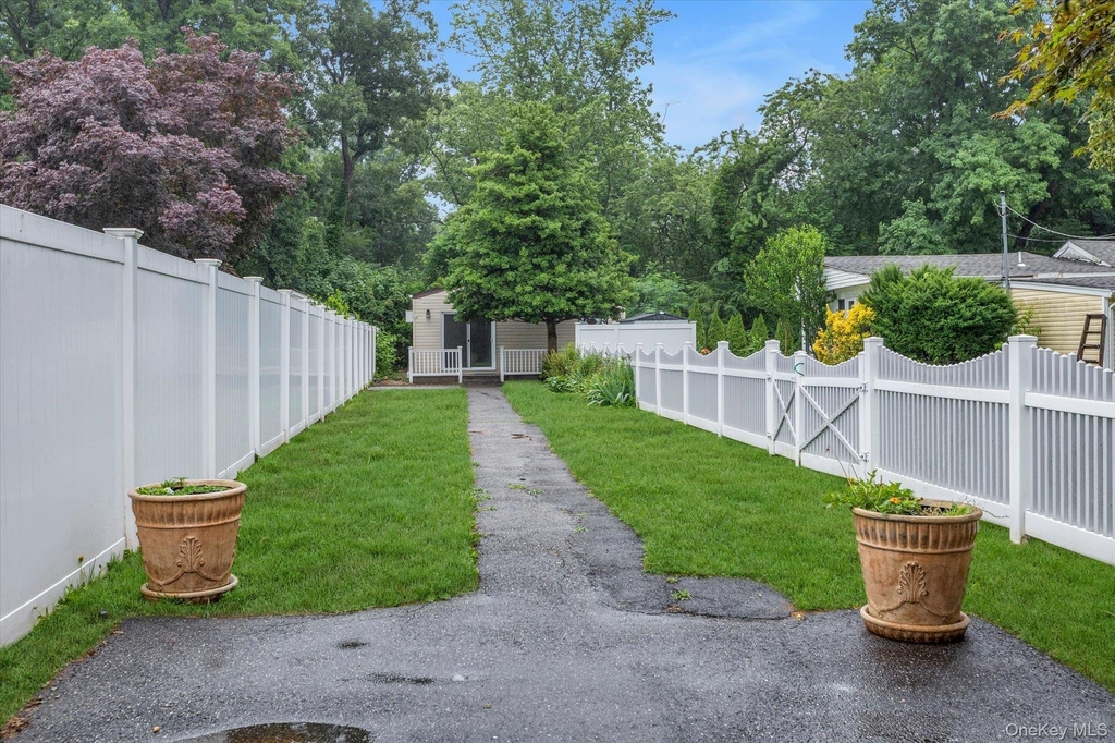 158 Continental Avenue - Photo 10