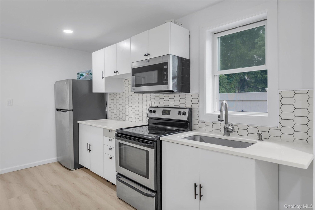 158 Continental Avenue - Photo 4