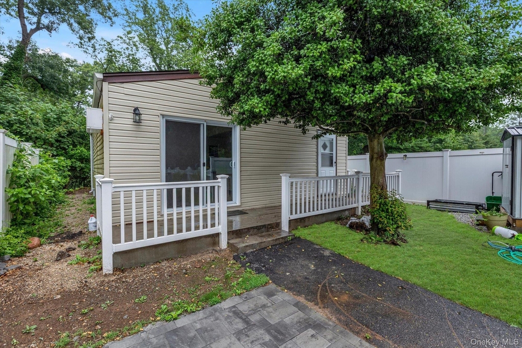 158 Continental Avenue - Photo 0