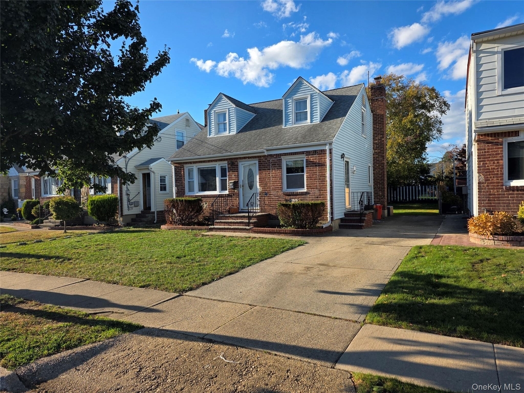 220 Raff Avenue - Photo 0