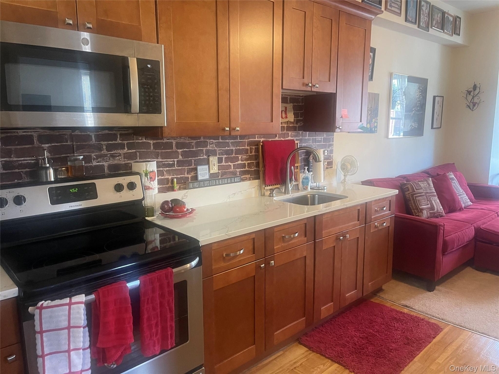 1106 Main Street - Photo 4