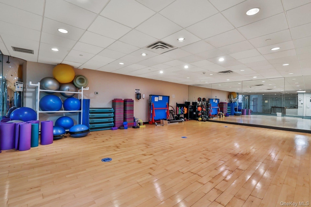 4 Martine Avenue - Photo 8