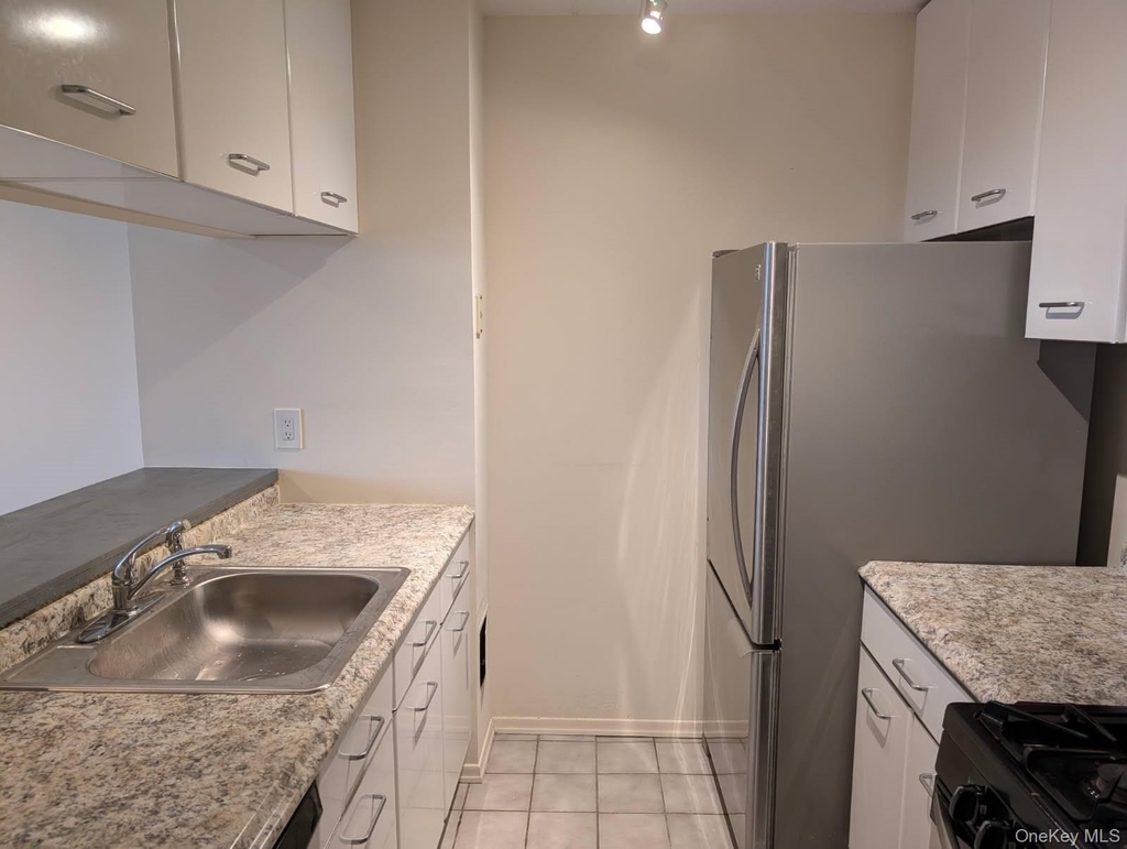 4 Martine Avenue - Photo 11