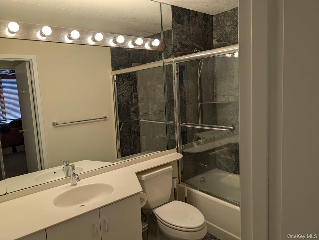 4 Martine Avenue - Photo 13
