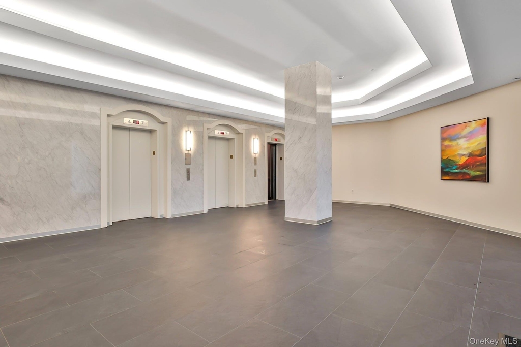 4 Martine Avenue - Photo 4