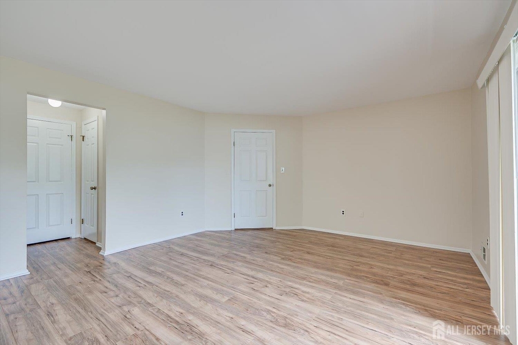 906 Montague Avenue - Photo 12