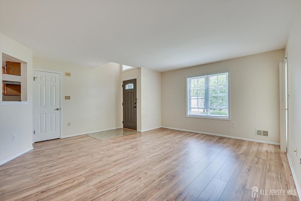 906 Montague Avenue - Photo 5