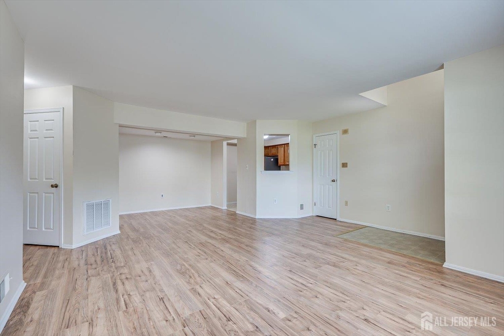 906 Montague Avenue - Photo 6